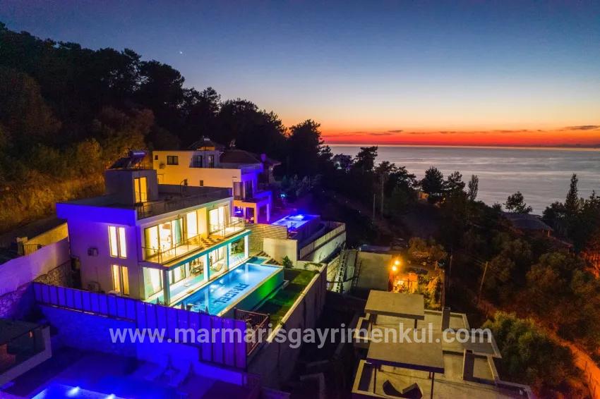 4+1-Zimmer Einfamilienhaus Zu verkaufen in Faralya Bz. Fethiye - 500 m²