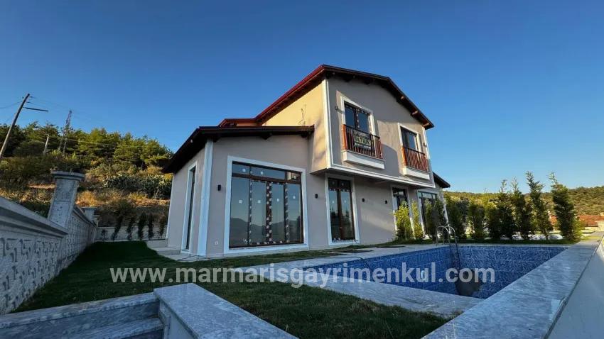 3+1-Zimmer Villa Zu verkaufen in Kızılyaka Bz. Ula - 465 m²