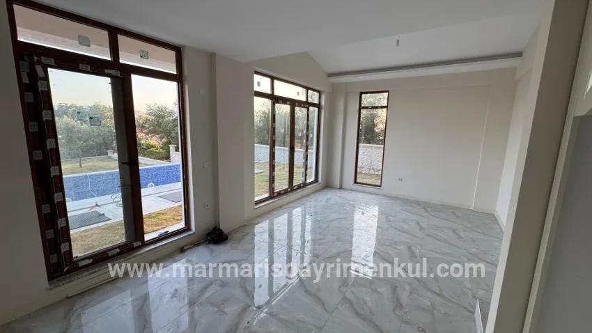 3+1-Zimmer Villa Zu verkaufen in Kızılyaka Bz. Ula - 465 m²