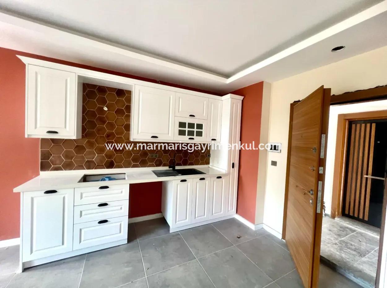 Luxuswohnung Zum Verkauf Mit Swimmingpool Im Stadtteil Gökçe Des Bezirks Ula Der Provinz Muğla 2 Km Zum Meer Mit Blick Auf Den Wald