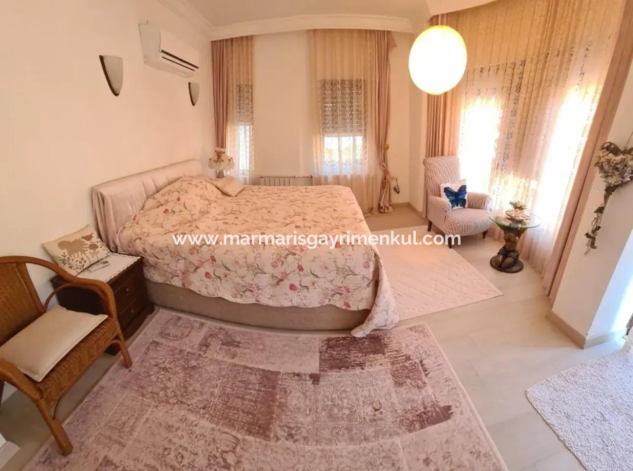Villa Zu Verkaufen In Armutalan, Marmaris Mit Freistehendem Garten Und Pool