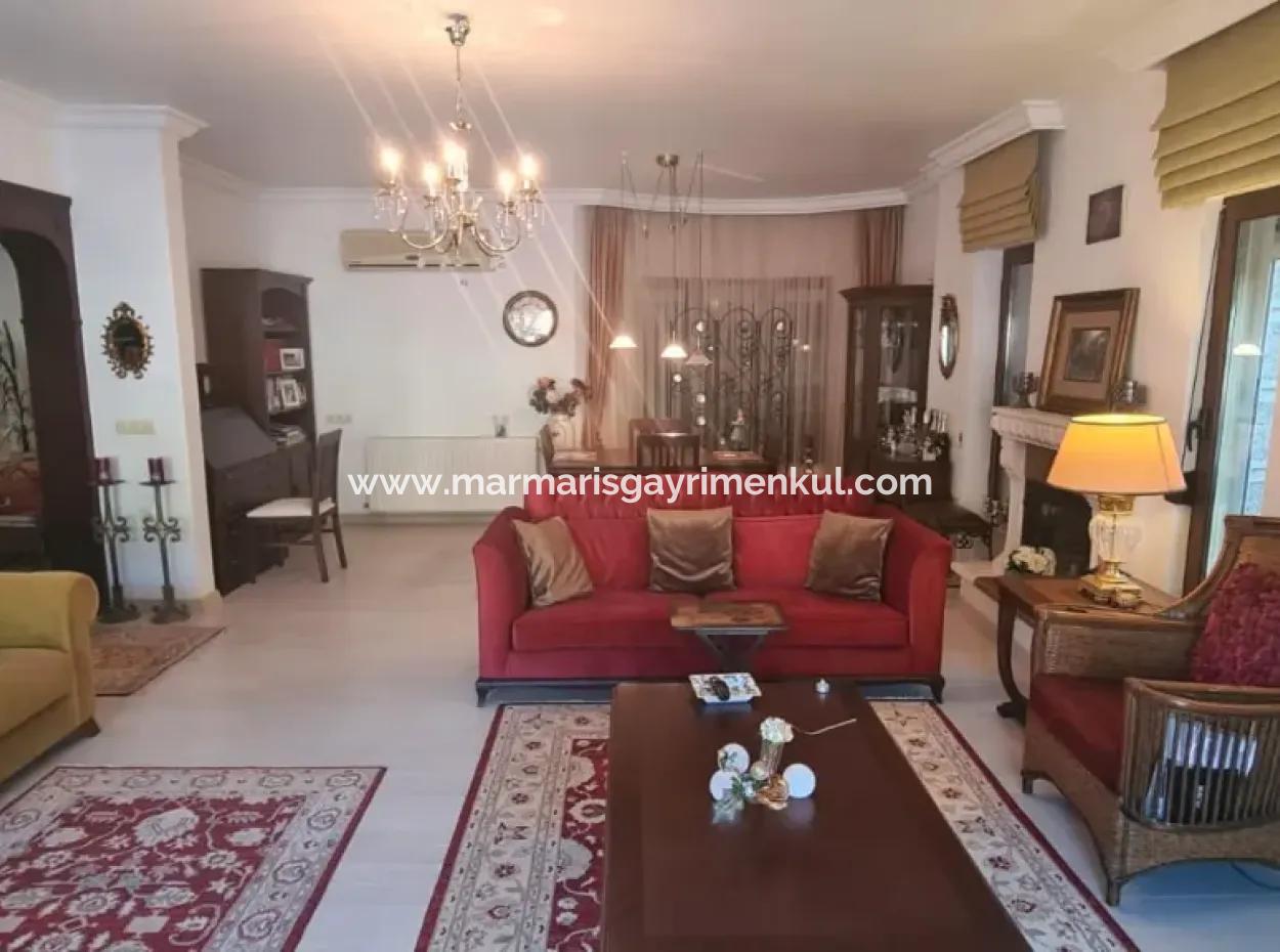 Villa Zu Verkaufen In Armutalan, Marmaris Mit Freistehendem Garten Und Pool