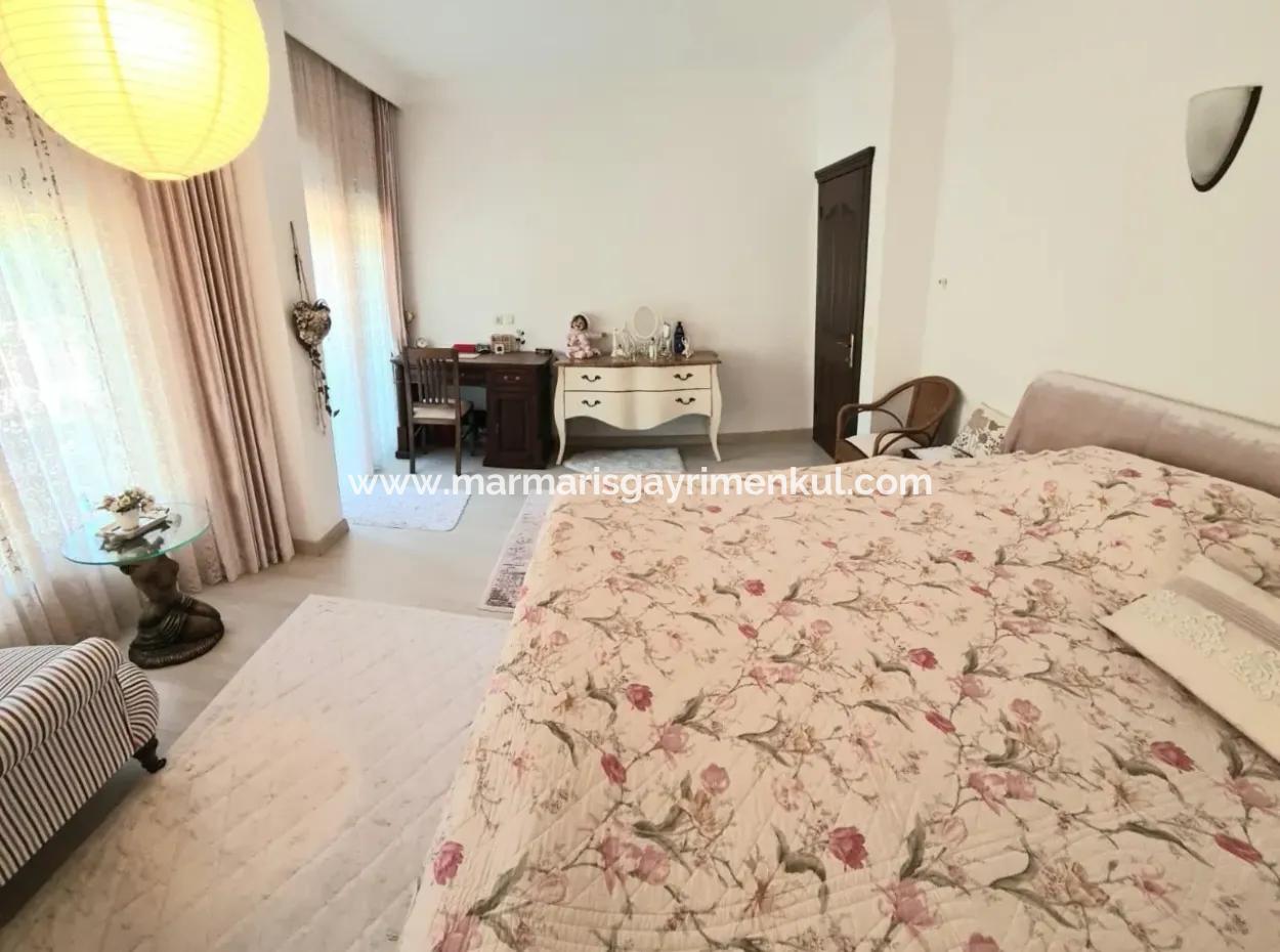 Villa Zu Verkaufen In Armutalan, Marmaris Mit Freistehendem Garten Und Pool