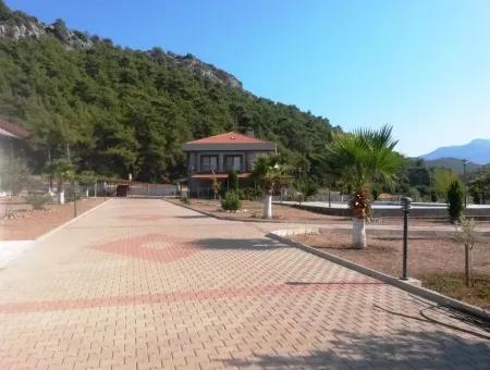 Gebaut Auf Einem Grundstück Von 7000M2 In Marmaris, 8 Zimmer, Haus Ranch Pool