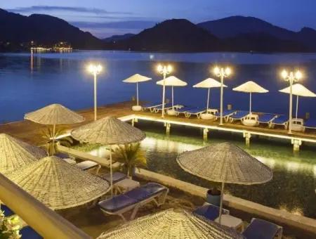 Zum Verkauf Am Meer In Einer Entfernung Von 40 Km Von Marmaris Hotel Handtücher