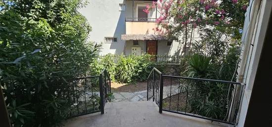 Armutalan Nachbarschaft 3+1 Zu Verkaufen Freistehend Duplex Villa