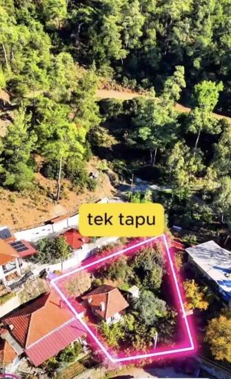 In the village of Karabörtlen 356m2 plot of land with a house Inside