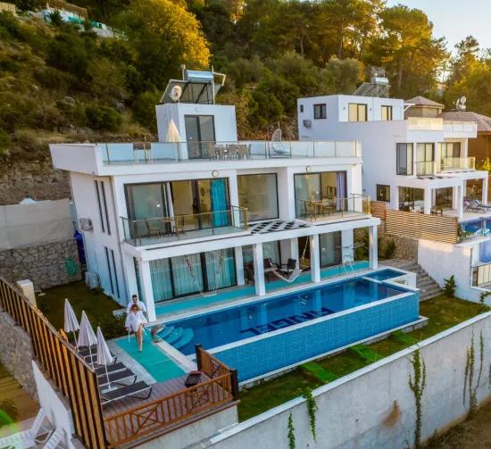 In Faralya, a magnificent villa with a sea view