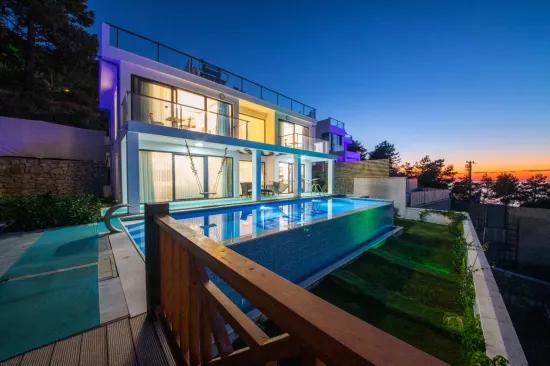 In Faralya, a magnificent villa with a sea view