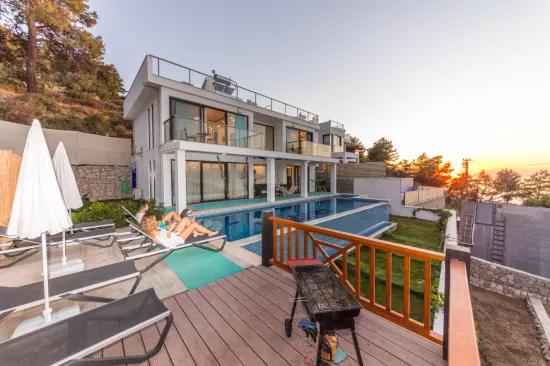 In Faralya, a magnificent villa with a sea view