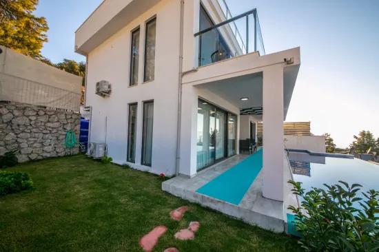 In Faralya, a magnificent villa with a sea view