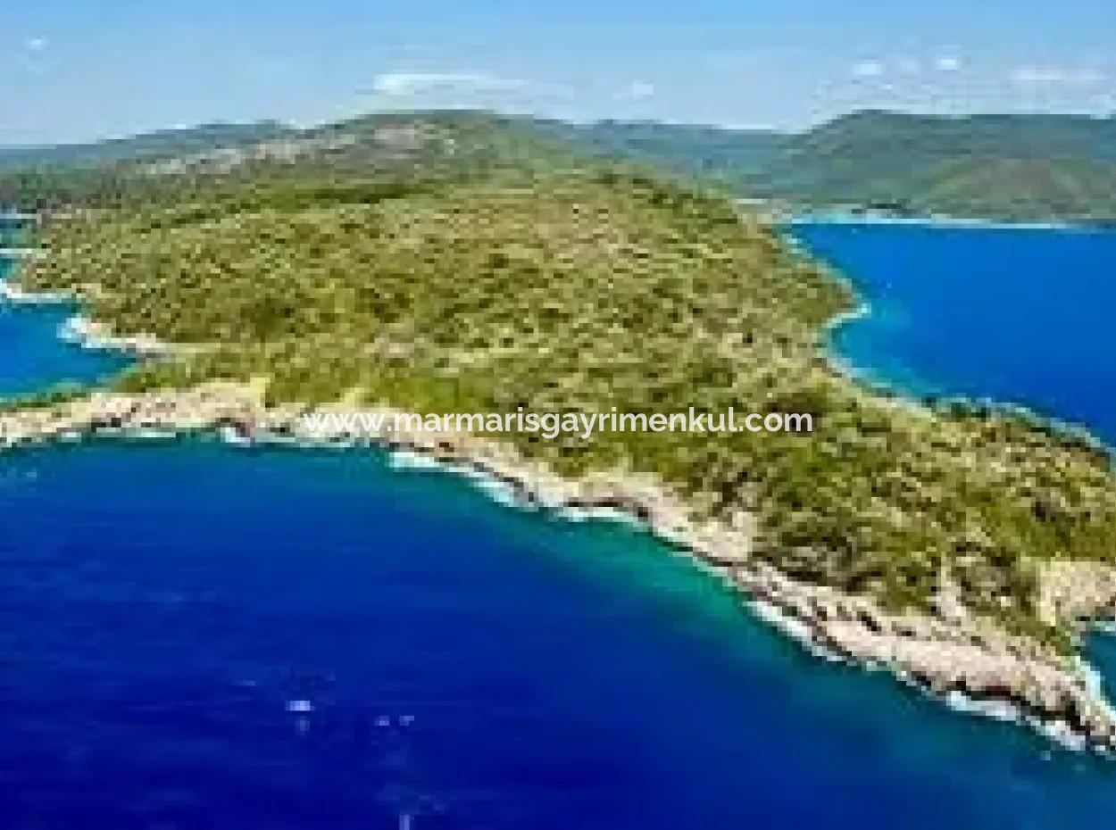 The Island For Sale In The Gulf Of Gökova In Marmaris District Has A Land Area Of 365000M2 And There Is A Registered House In It.