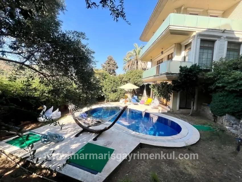 Для продажи Семейный дом 4+2 в Armutalan Marmaris - 970 m²