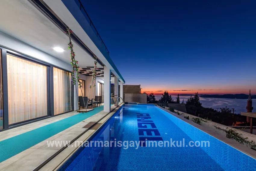 Faralya'da deniz manzaralı muhteşem bir villa
