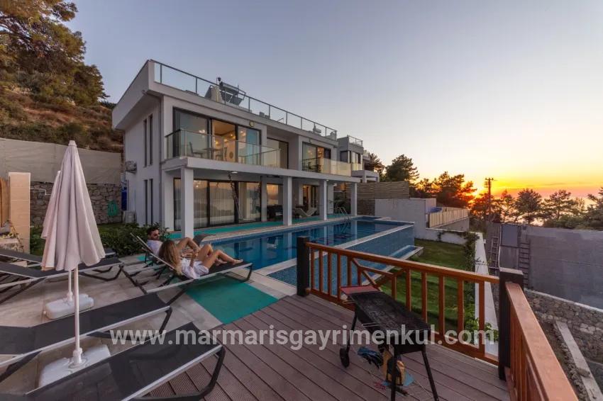 Faralya'da deniz manzaralı muhteşem bir villa