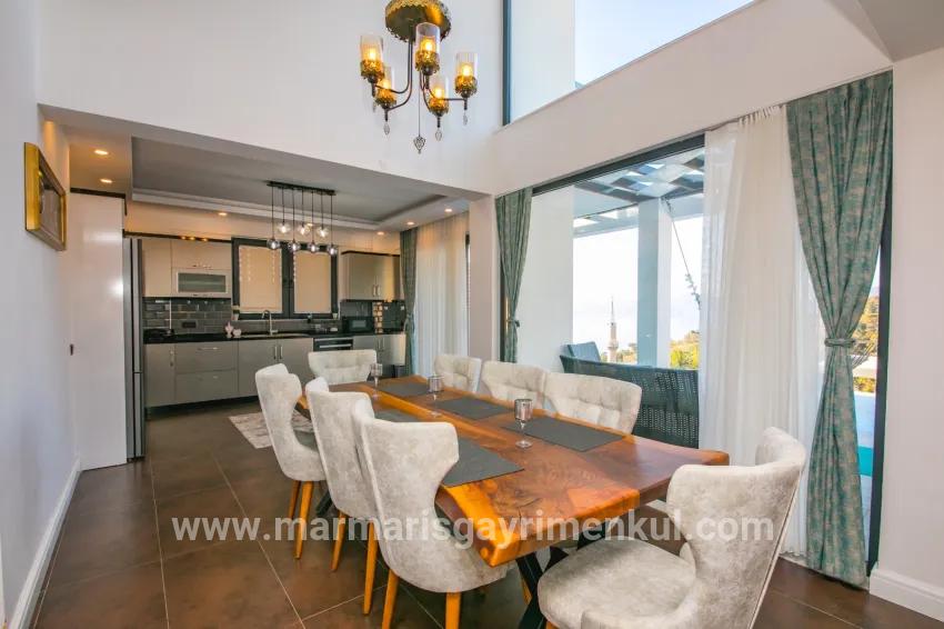 Faralya'da deniz manzaralı muhteşem bir villa