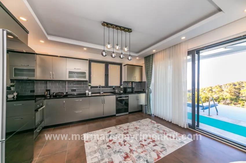 Faralya'da deniz manzaralı muhteşem bir villa
