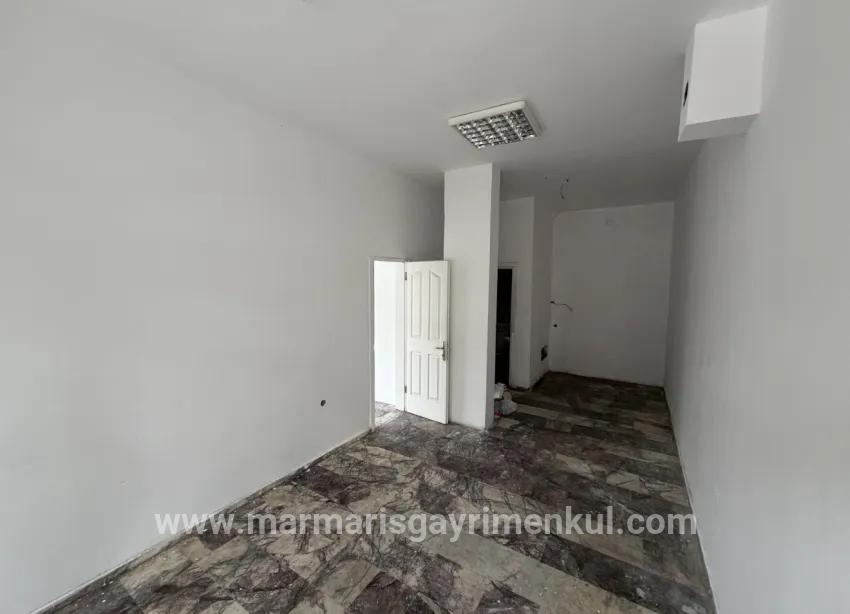 Marmaris marina bölgesinde satılık 2 adet dükkan, tek fiyat 60.000 Tl, kira getirisi mevcut