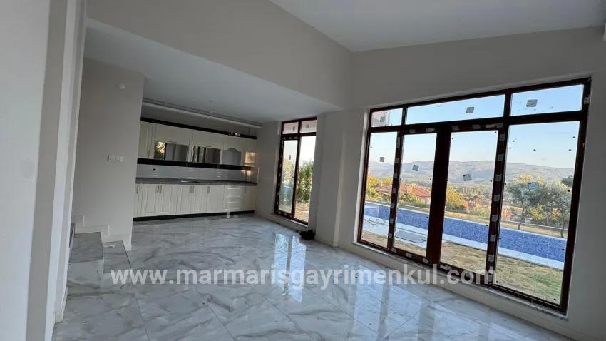 Ula Kızılyaka Mah. Satılık 3+1 Villa - 465 m²