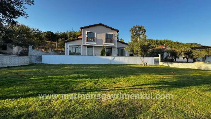 Ula Kızılyaka Mah. Satılık 3+1 Villa - 465 m²