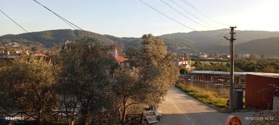 Akyaka,ya 8 Km Uzaklıkta 15 Odalı Villa Projesi Çizilmiş 1186 M2 Satılık Arsa