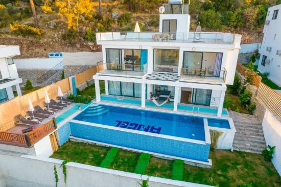 Faralya'da deniz manzaralı muhteşem bir villa