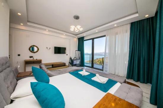 Faralya'da deniz manzaralı muhteşem bir villa