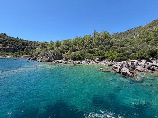 Marmaris Turunç koyunda denize sıfır 4700 m2 kontrollü kullanım alanı