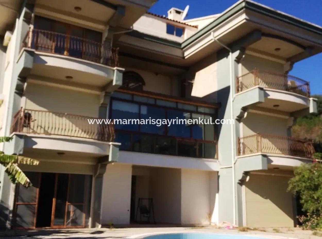 Marmaris Merkezinde 10 Odalı Havuzlu 2.500M2 Arsa İçinde Malikanemiz Satılıktır.