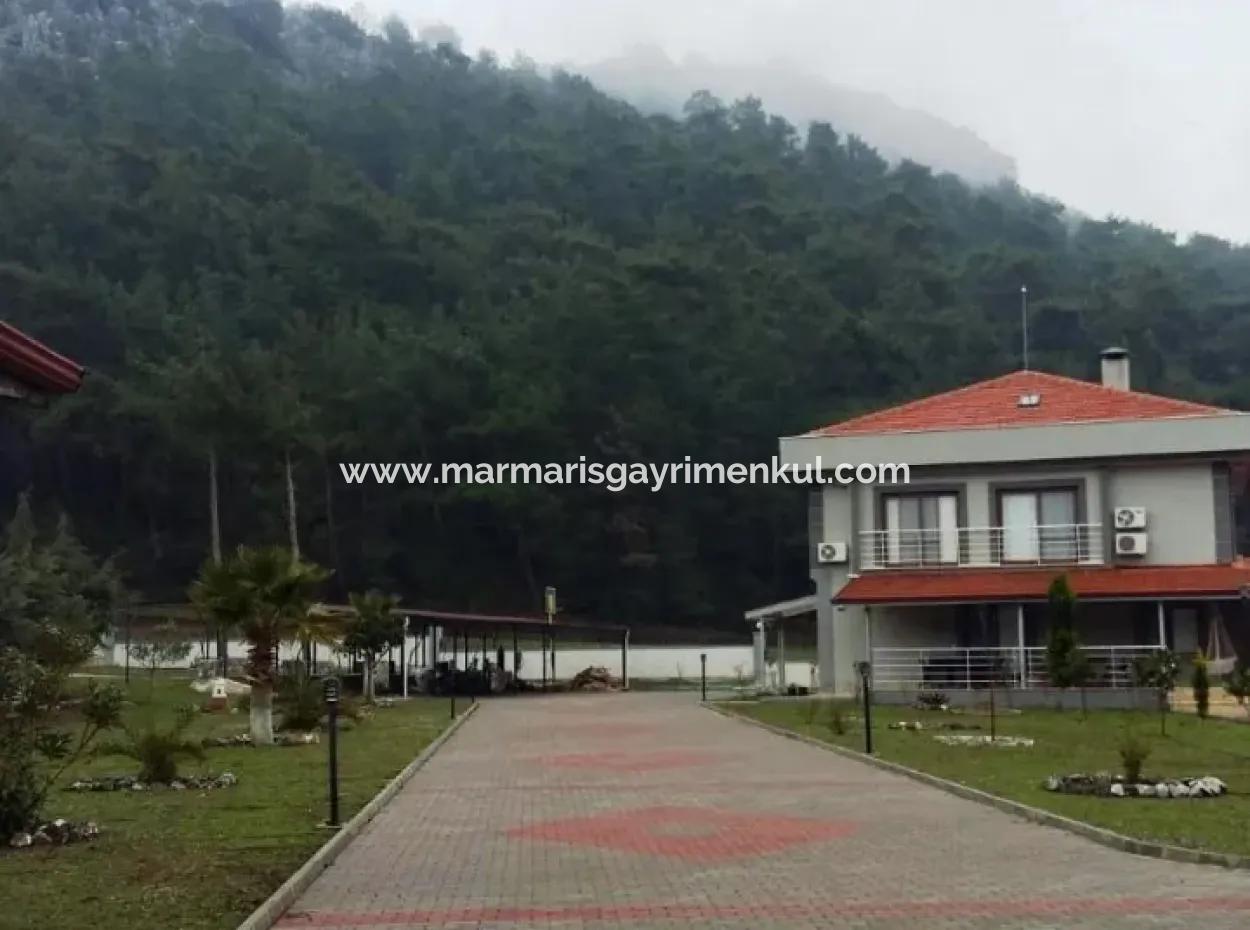 Marmaris İçinde 7000M2 Arsa Üzerine Kurulu 8 Oda Çiftlik Evi Havuz Mevcut