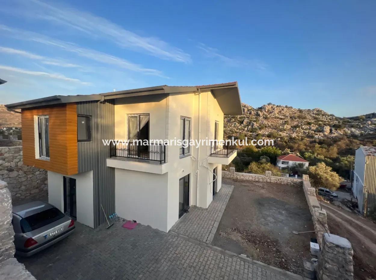 Marmaris Bozburun Mahallesinde Deniz Manzaralı Tam Müstakil Bahçeli Otoparklı Satılık Villa