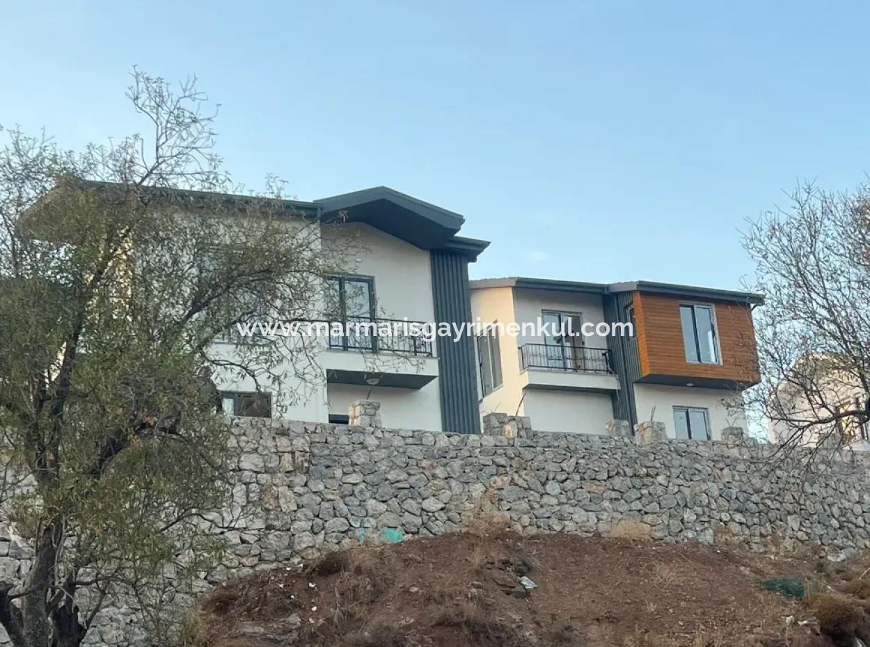 Marmaris Bozburun Mahallesinde Deniz Manzaralı Tam Müstakil Bahçeli Otoparklı Satılık Villa