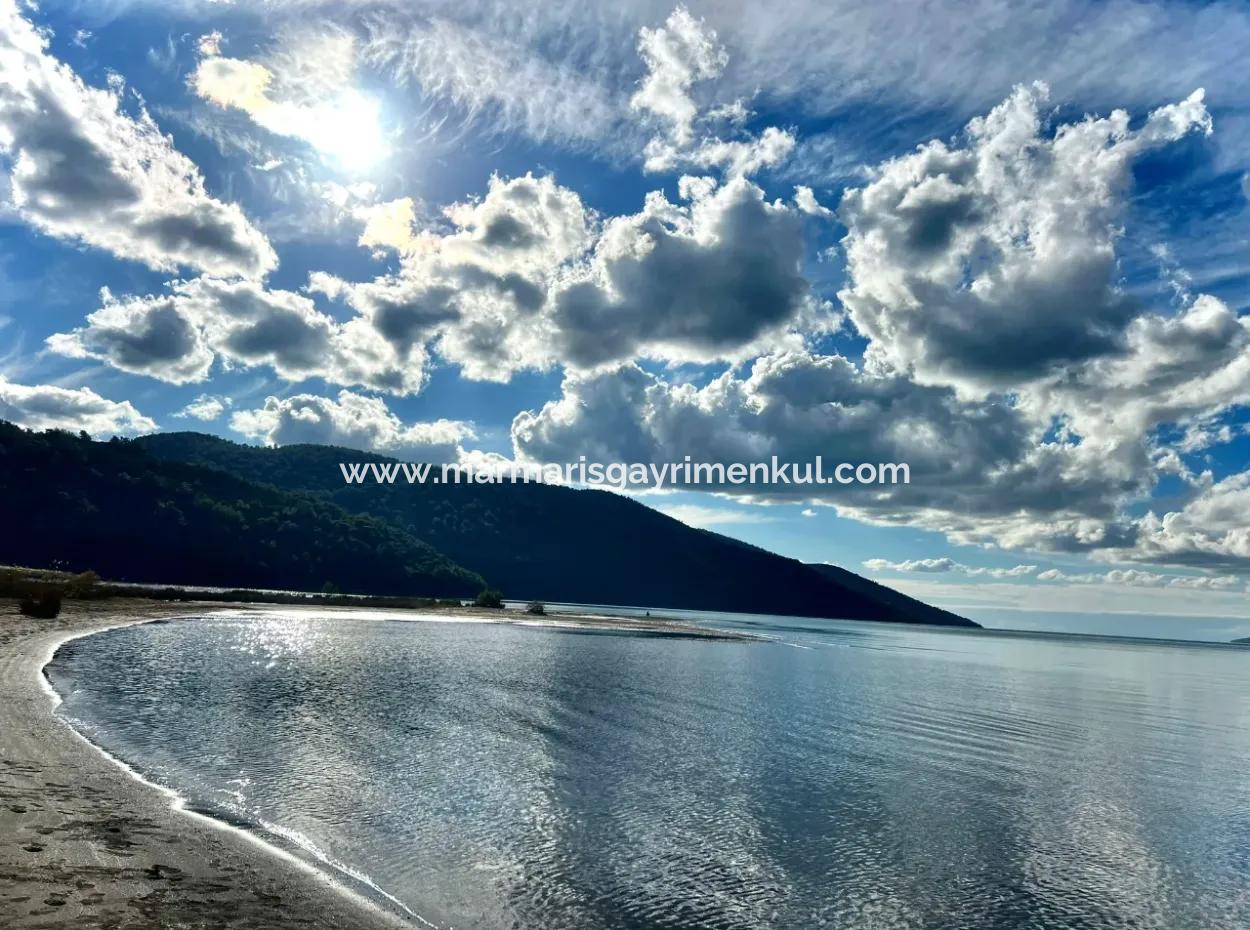 Muğla İli Ula İlçesi Gökçe Mahallesinde Orman Manzaralı Denize 2 Km Mesafede Yüzme Havuzlu Satılık Lüks Daire