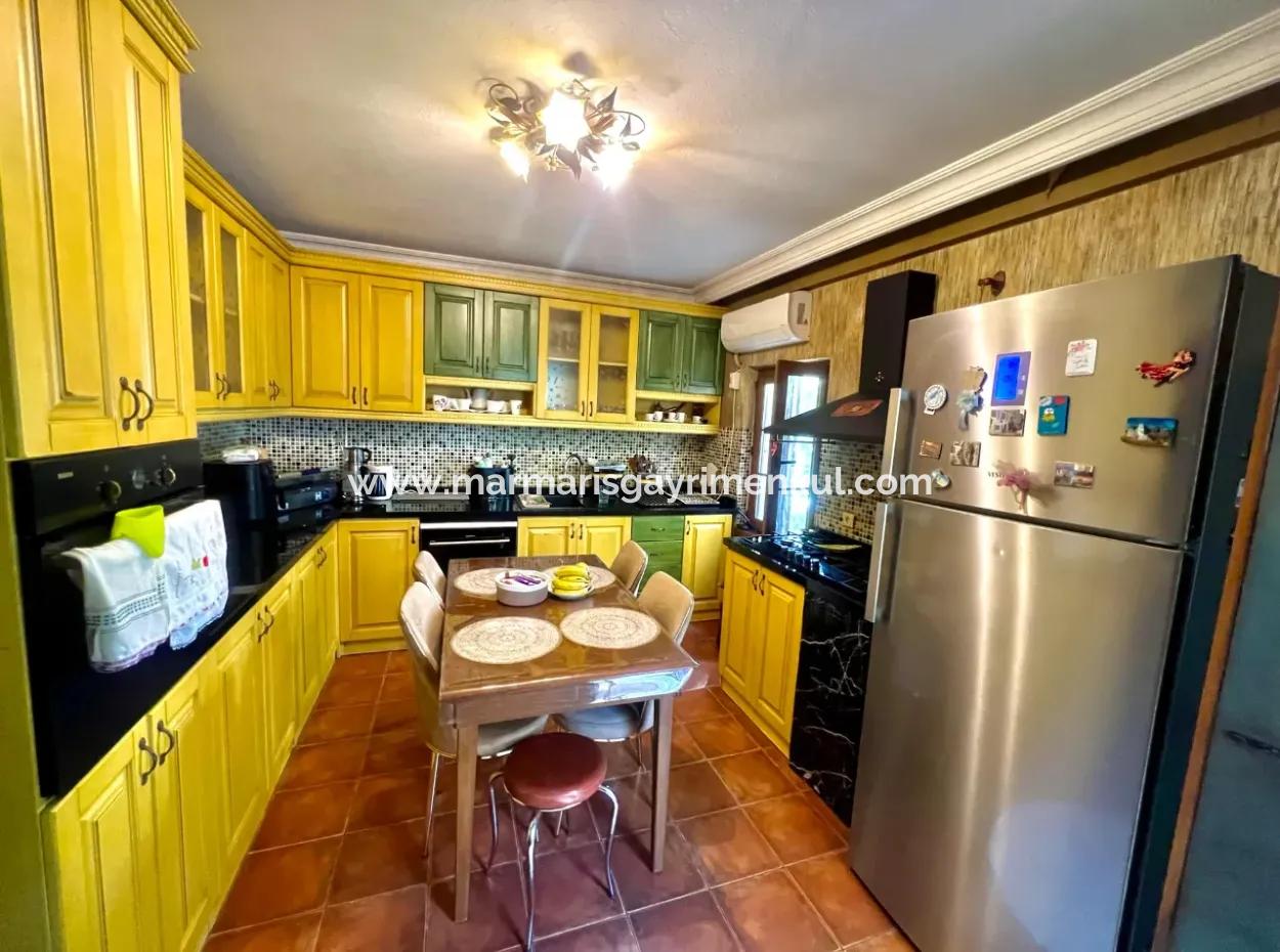 Marmaris Armutalan Mevkiisinde 900M2 Arsa Payı Mevcut 4 Oda 2 Salon 5 Banyo 450M2 Satılık Konak