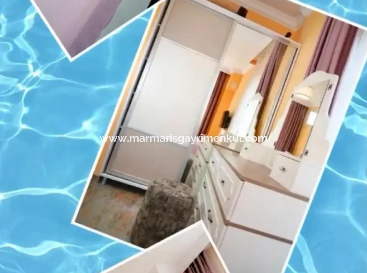 Marmaris Çetibeli,Nde 780M2 Arsa İçerisinde 3 Adet Yüzme Havuzu Ve Çocuk Havuzu Ve Bakıcı Evi Mevcut  Satılık Villa