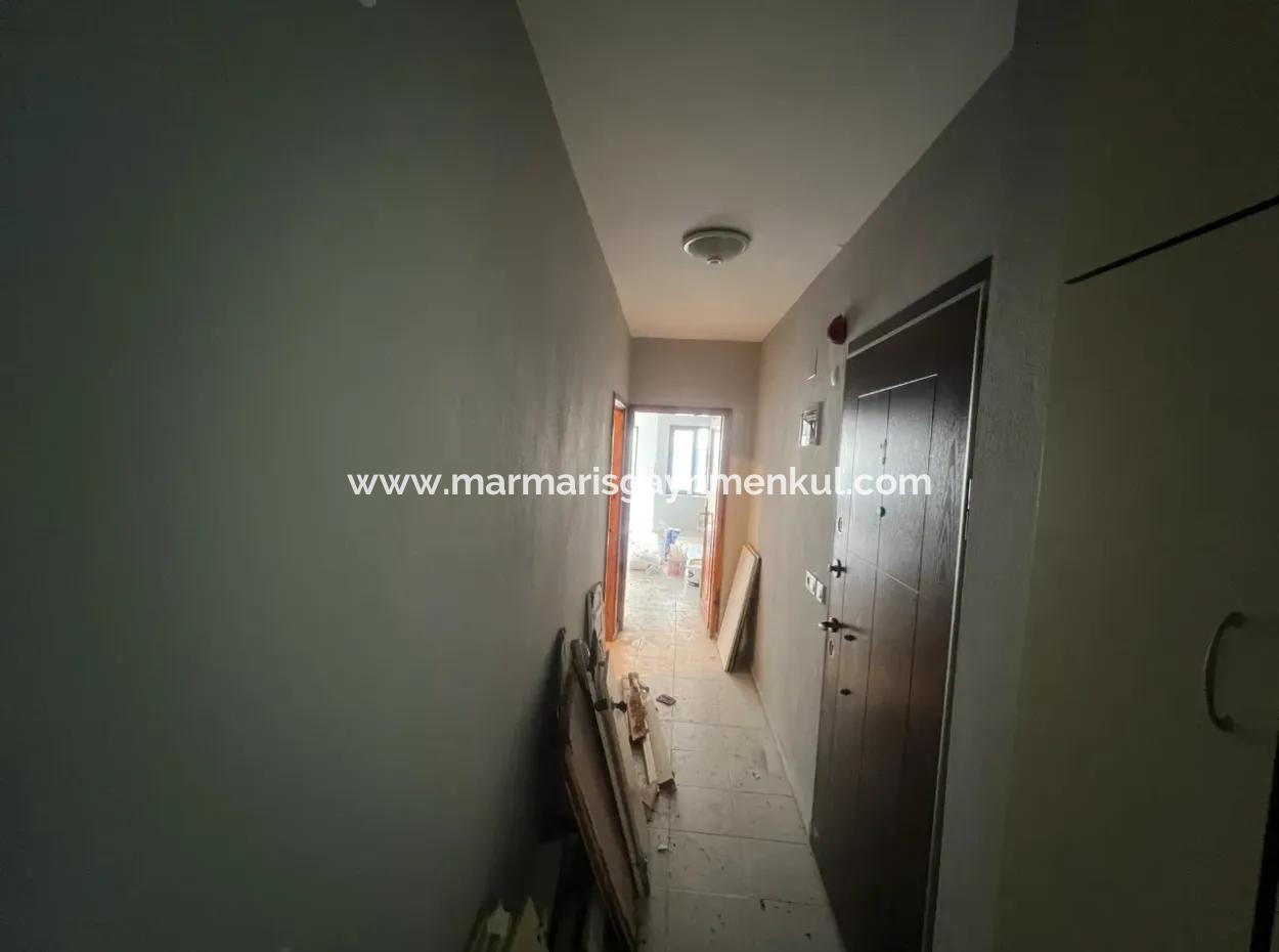Marmaris Merkezde 2 Oda1 Salon Kapalı Mutfak Arakat Satılık Daire 110 M2 Denize Yakın