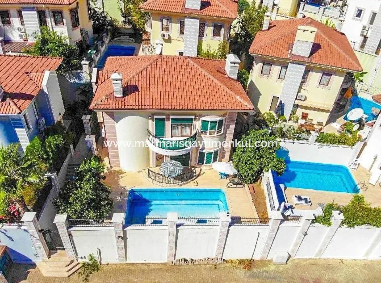 Marmaris Armutalan Mevkiinde Tam Müstakil Bahçeli Havuzlu Satılık Villa