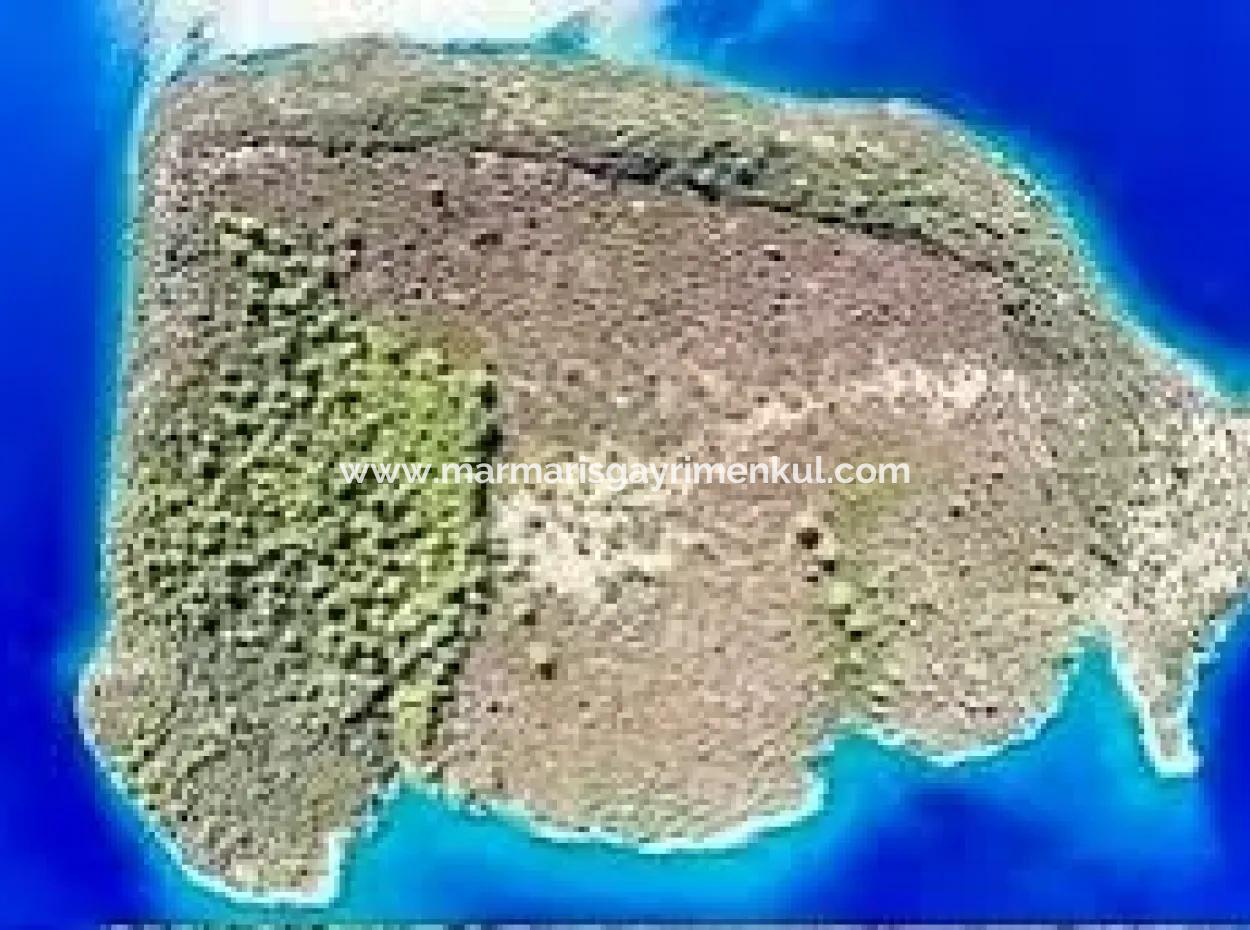 Marmaris İlçesi Gökova Körfezinde  Satılık Ada  365000M2 Arsa Alanına Sahip Olup İçerisinde Kayıtlı Ev Bulunmaktadır.