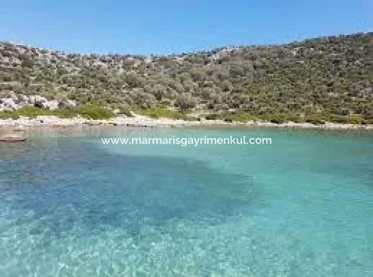 Emlakçıdan Marmaris İlçesi Söğüt Mahallesinde Denize Sıfır 1600 M2 Koy