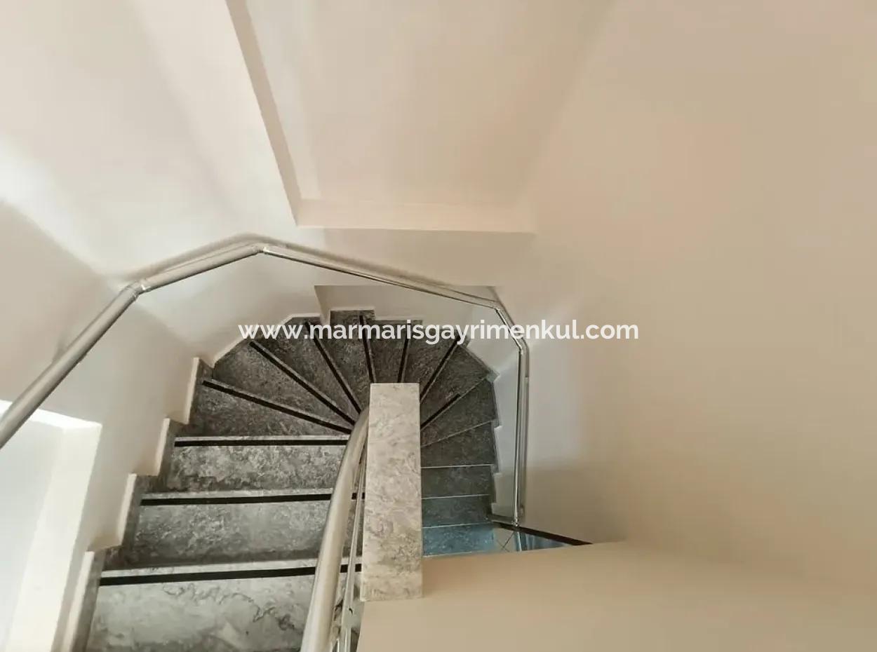 Marmaris İlçesi Beldibi Mahallesi Doğa Manzaralı Yüzme Havuzlu Site İçerisinde 3+1 Bahçe Dubleks Satılık Daire