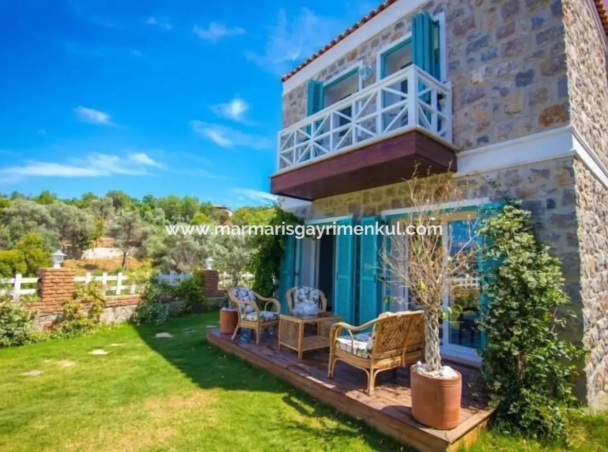 Marmaris İlçesi Selimiye Mahallesinde Muhteşem Deniz Manzaralı Yüzme Havuzlu 3 Oda 1 Salon 140M2 2 Adet Satılık Villa