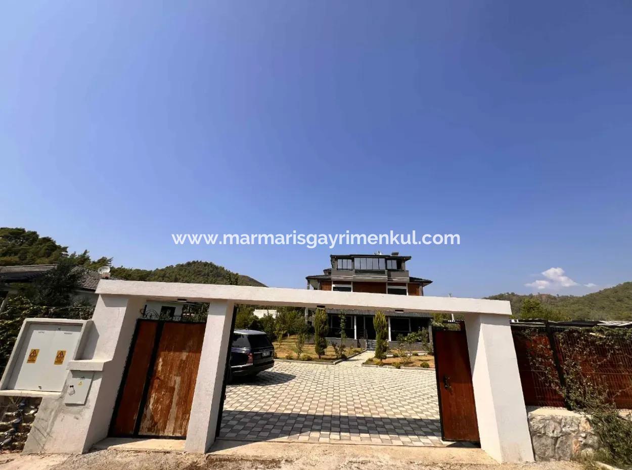 Harika Bir Portföy Marmaris'in Saklı Cennetinde Yatırım Fırsatı: 838M2 Arsa İçerisinde Lüks 5 Adet 2+1 110M2 Daireler Marmaris'e Sadece 15 Km Uzaklıkta,