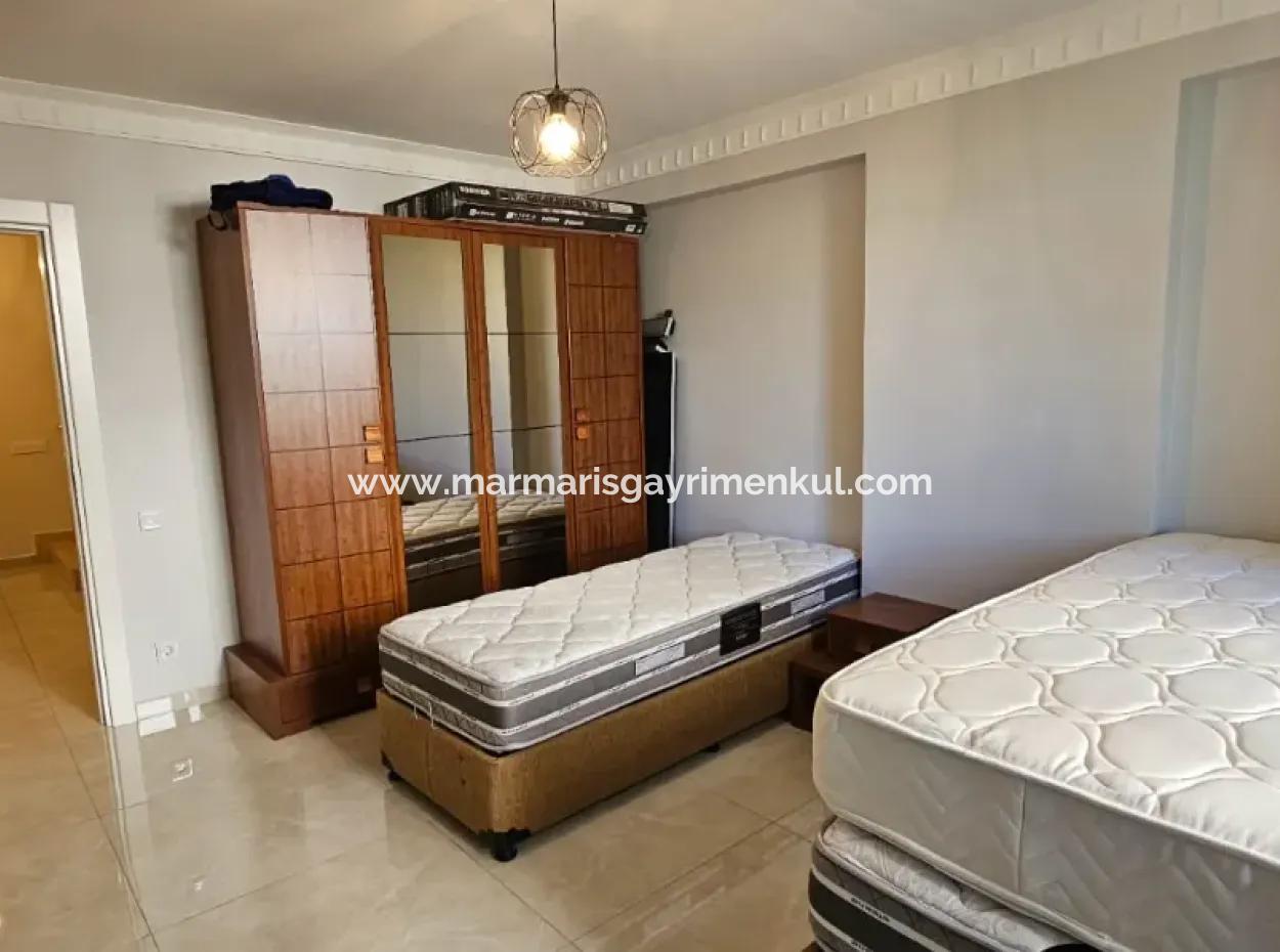 Camiavlu Mahallesi Havuzlu Güvenlikli Sitede 3+1 Satılık Ters Dubleks