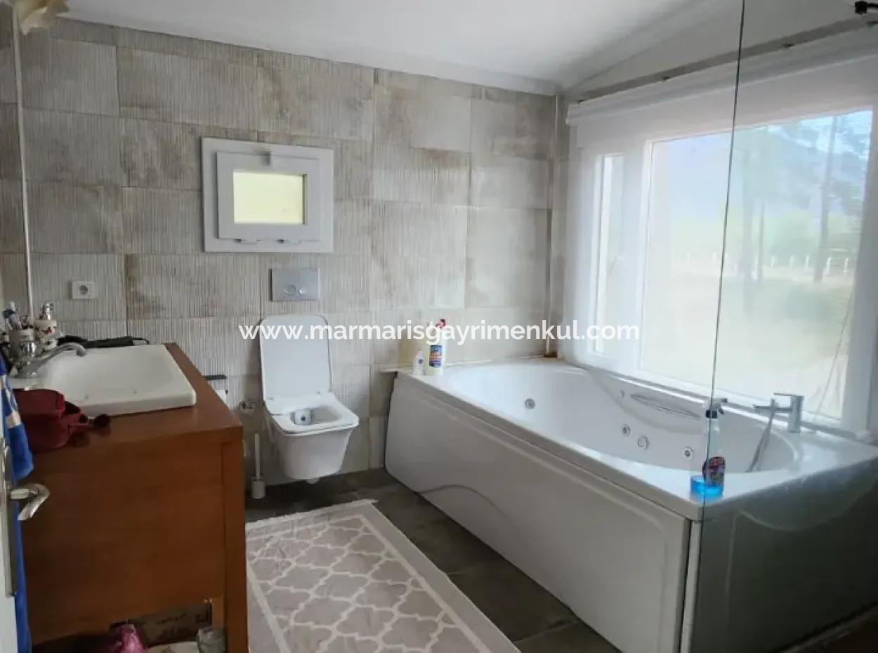 Ortaca Mahallesi Satılık 10.000 M2 İçerisinde Özel Yapım Havuzlu Çiftlik Evi