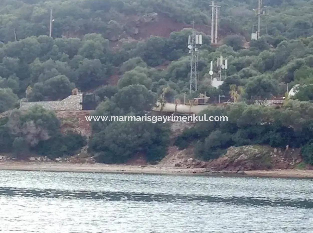 Marmaris Merkezinde Denize Sıfır Satılık Köy Evi 5500M2 Liman İçinde