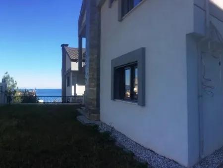 Marmaris Turunç Mahallesinde Deniz Manzaralı Bahçeli Satılık Tripleks Villa