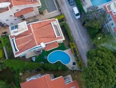 Marmaris Armutalan Mevkii Tam Müstakil Havuzlu 4 Oda 1 Salon Tripleks Villa Satılık